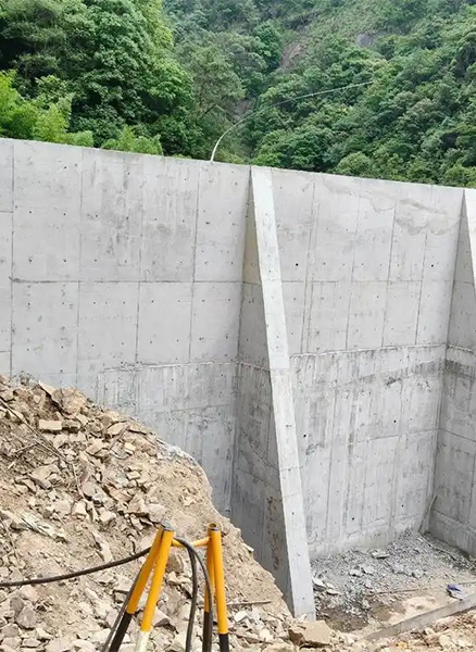 太原晋源区重力式挡土墙